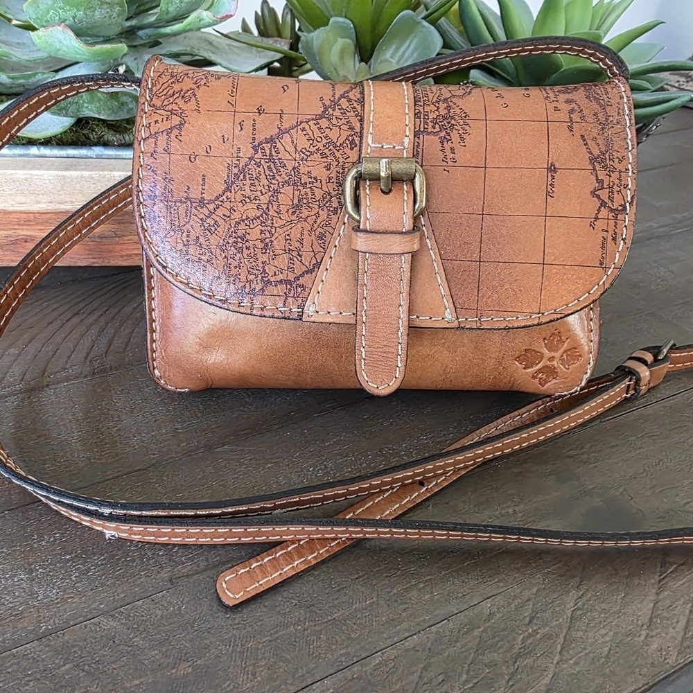 Patricia Nash Torrie Crossbody In Signature Map Print